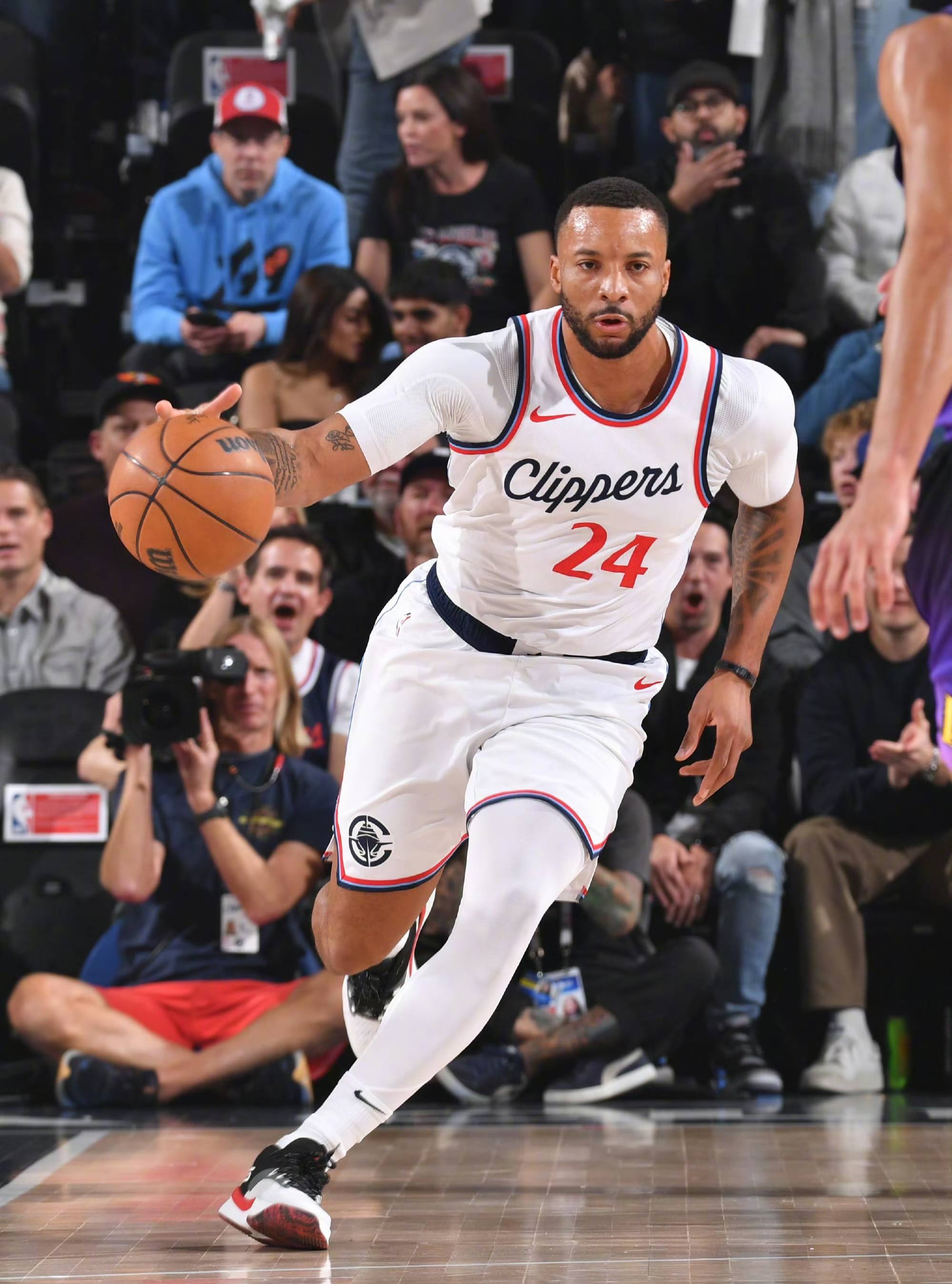 快船客场击败马刺，乔治湖人独得40分的简单介绍