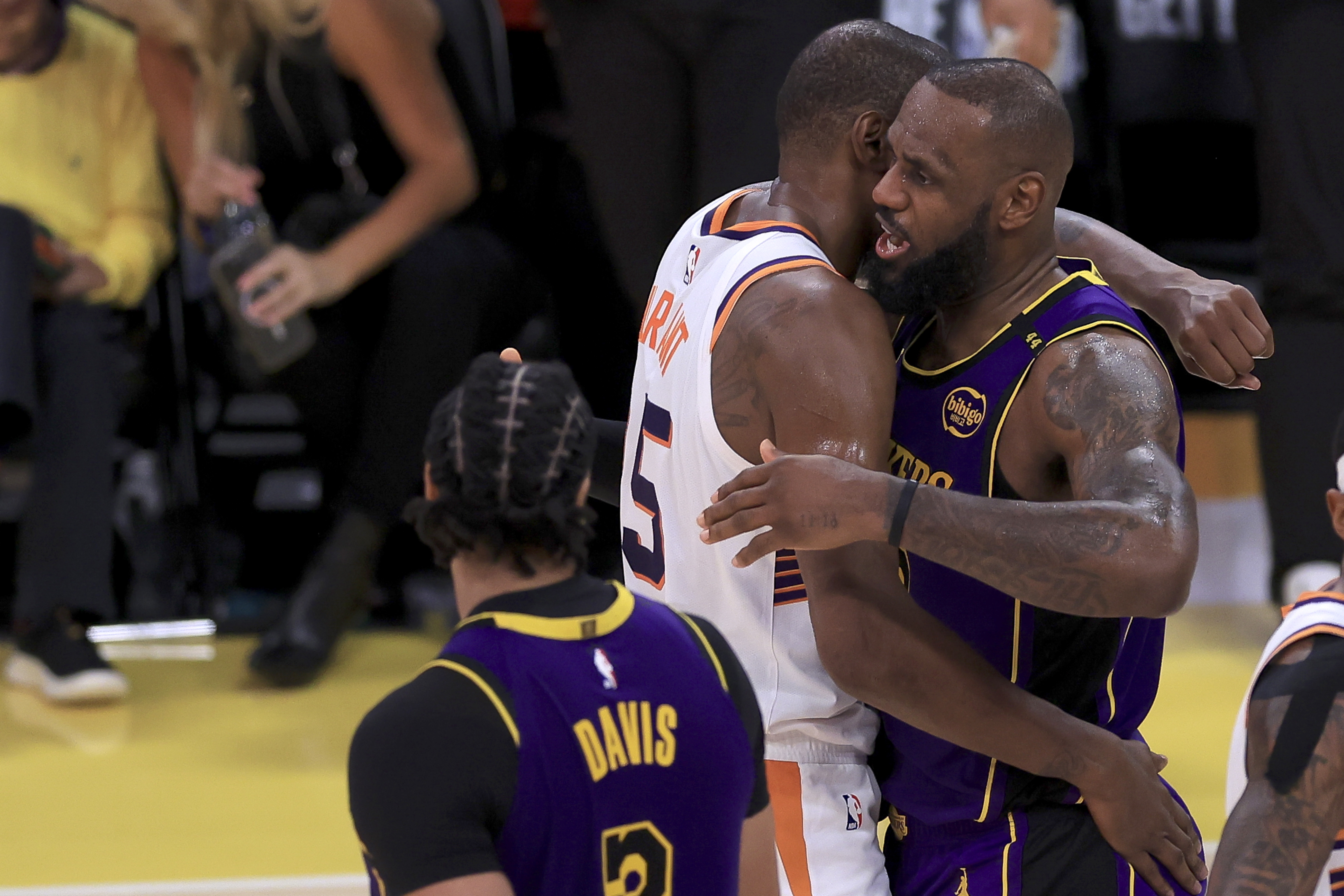 勇士击败湖人，取得三连胜