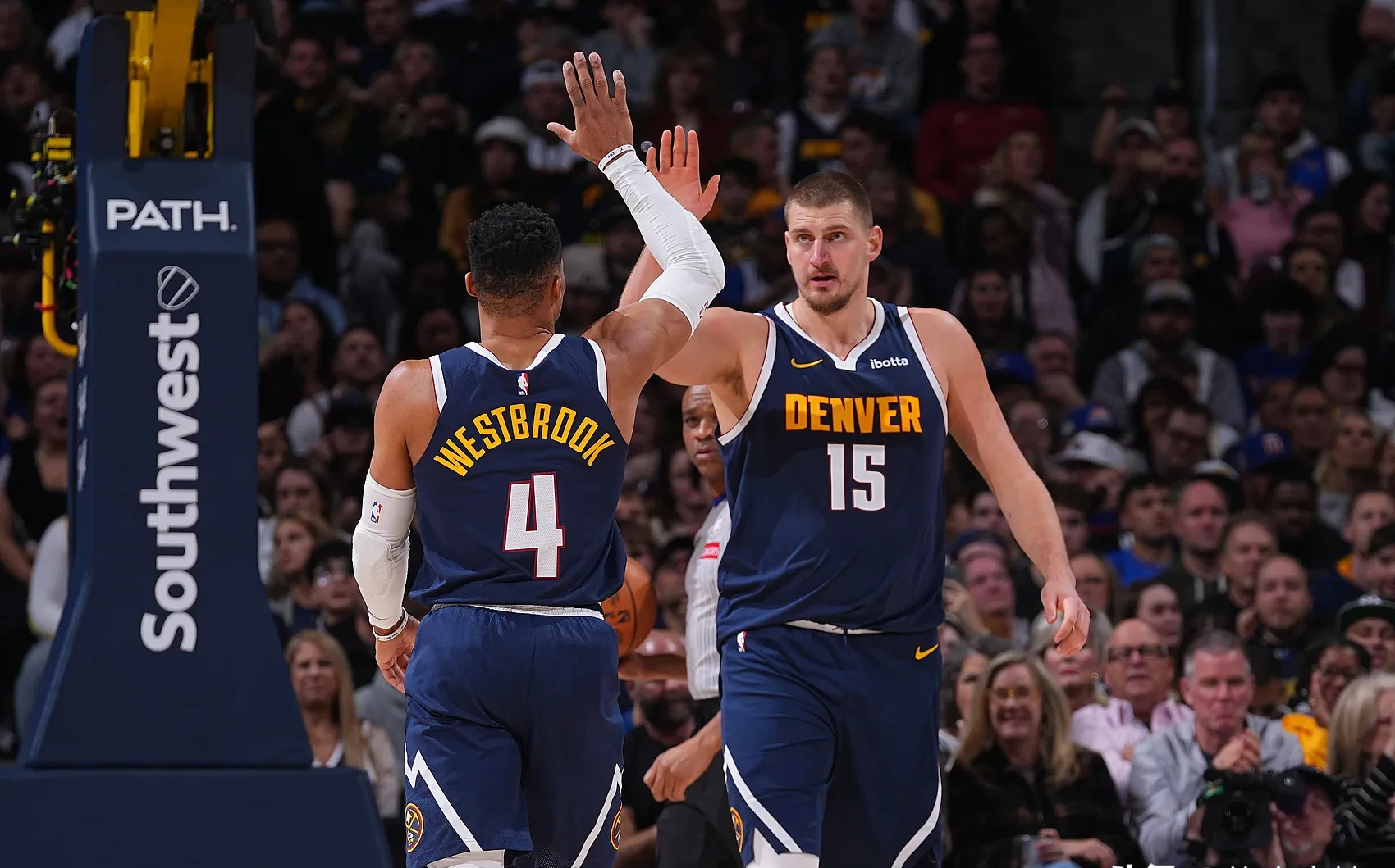 开拓者力克马刺，全队表现出色